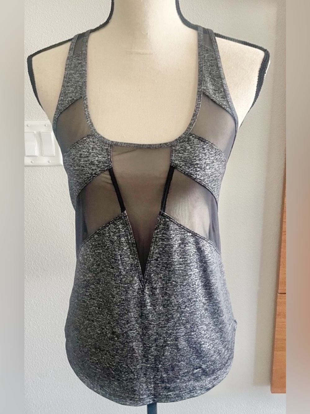 Lululemon Mesh Panel Racerback Tank Heathered Gray Black Sz S - Picture 2 of 7